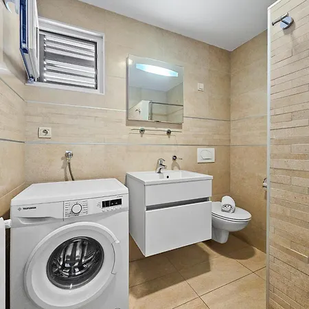 Zanini Apartman *